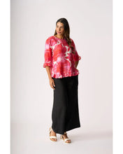 Load image into Gallery viewer, Scoop Hem Top