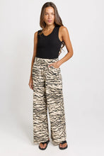 Load image into Gallery viewer, Saffra Relax Leg Jean