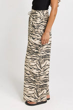 Load image into Gallery viewer, Saffra Relax Leg Jean