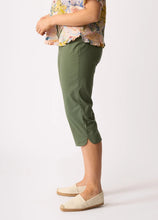 Load image into Gallery viewer, 3/4 Scoop Cuff Pant