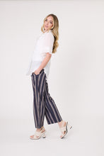 Load image into Gallery viewer, Camilla Linen Top