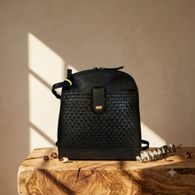 Load image into Gallery viewer, Large Bucket Woven Handbag