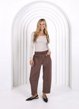 Load image into Gallery viewer, Leo Barrel Jeans