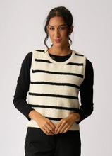 Load image into Gallery viewer, Contrast Cable Knit Vest