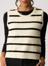 Load image into Gallery viewer, Contrast Cable Knit Vest