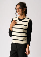 Load image into Gallery viewer, Contrast Cable Knit Vest