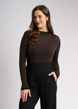 Load image into Gallery viewer, Essential Conrast Turtle Neck

