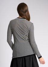 Load image into Gallery viewer, Essential Conrast Turtle Neck
