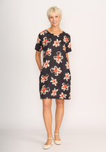 Load image into Gallery viewer, Contrast Facing Shift Dress

