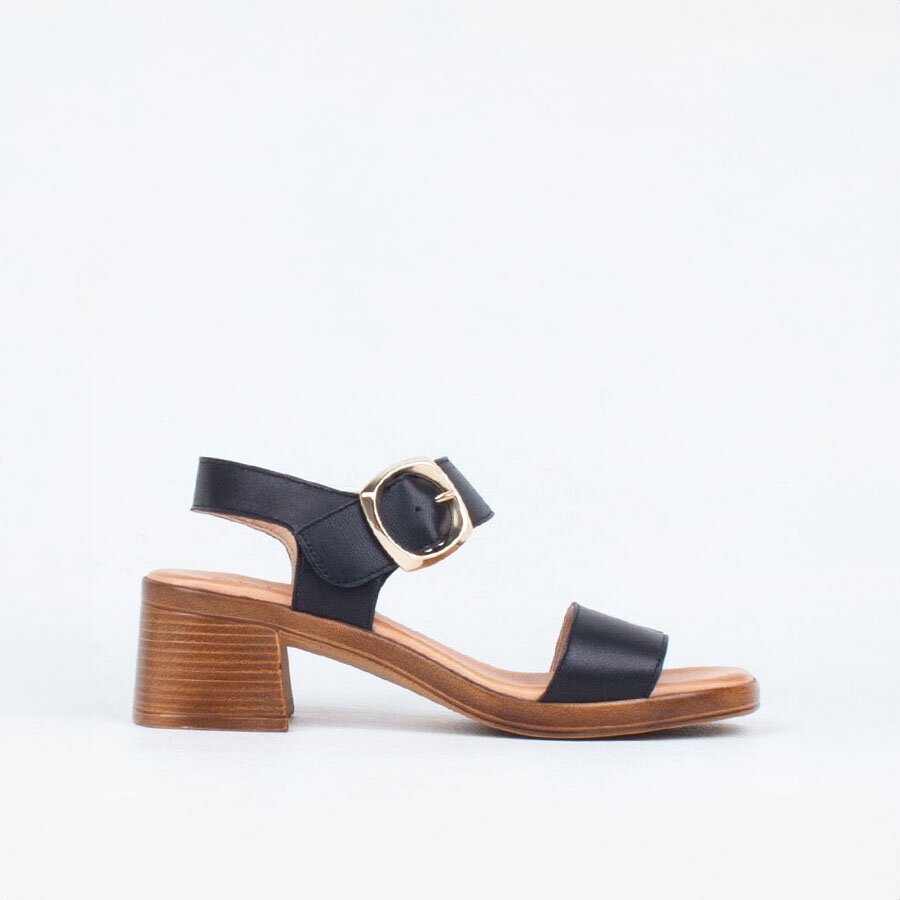 Arianna Sandal