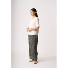 Load image into Gallery viewer, Pull On Straight Trousers 🆕
