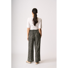Load image into Gallery viewer, Pull On Straight Trousers 🆕
