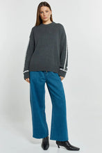Load image into Gallery viewer, Contrast Stitch Sweater
