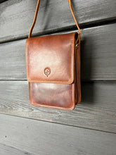 Load image into Gallery viewer, Traveller Cross Body Bag CB6
