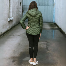 Load image into Gallery viewer, Cushla 90/10 Packable Down Jacket
