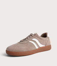 Load image into Gallery viewer, Hamptons Sneaker
