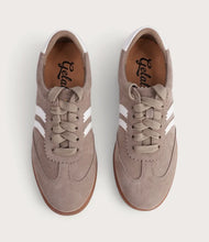 Load image into Gallery viewer, Hamptons Sneaker
