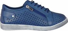 Load image into Gallery viewer, EG 17 Sneaker

