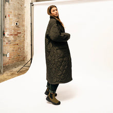 Load image into Gallery viewer, Magda Track Waterproof Boots
