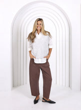 Load image into Gallery viewer, Leo Barrel Jeans
