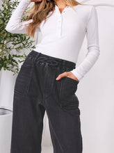Load image into Gallery viewer, Leo Barrel Jeans
