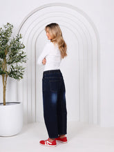 Load image into Gallery viewer, Leo Barrel Jeans
