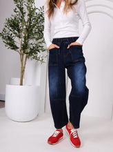 Load image into Gallery viewer, Leo Barrel Jeans
