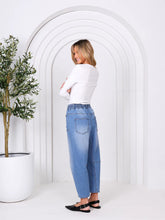 Load image into Gallery viewer, Leo Barrel Jeans
