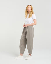 Load image into Gallery viewer, Shelby Pant
