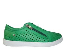 Load image into Gallery viewer, EG 17 Sneaker
