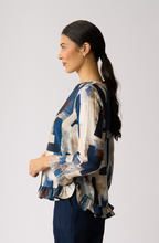 Load image into Gallery viewer, Gathered Scoop Hem Top
