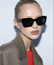 Load image into Gallery viewer, Onassis Sunglasses
