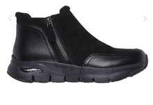 Load image into Gallery viewer, Arch Fit Smooth Modest Ankle Boot
