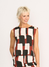 Load image into Gallery viewer, Sleeveless Pleat Back Top

