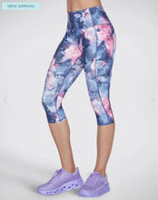 Load image into Gallery viewer, Go Walk HW Summer Rose Capri
