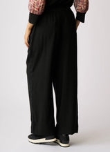 Load image into Gallery viewer, Sidelines Trousers
