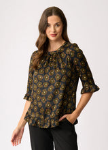 Load image into Gallery viewer, Gathered Scoop Hem Top
