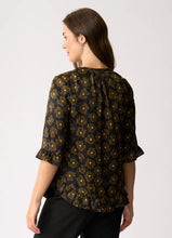 Load image into Gallery viewer, Gathered Scoop Hem Top
