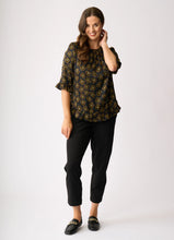Load image into Gallery viewer, Gathered Scoop Hem Top
