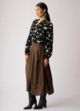 Load image into Gallery viewer, Elasticated Cuff Blouse
