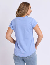 Load image into Gallery viewer, Effortless Contrast Tee 🆕
