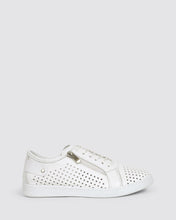 Load image into Gallery viewer, EG 17 Sneaker
