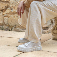 Load image into Gallery viewer, Runna Sneaker
